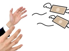 Błędy, które kosztują fortunę. Gdzie uciekają pieniądze?