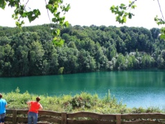 To jedno z najpiękniejszych jezior w Polsce. Wiosną trudno oderwać wzrok
