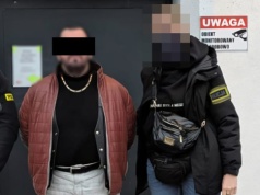 Puławy: 61-latek poszukiwany za handel bronią i narkotykami zatrzymany przez „Łowców Głów” KWP Lublin