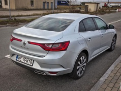 Ostatnie sztuki Renault Mégane Grandcoupe do kupienia. Najtańszy już od 91.990 zł, jest benzyna i diesel