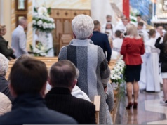 Komunia na bogato. "Moja babcia mówiła: bida w kamienicy, rozkosz na ulicy"