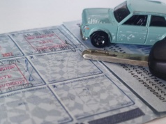 Nie mieszczą ci się pieczątki w dowodzie rejestracyjnym? Sprawdź, co robić