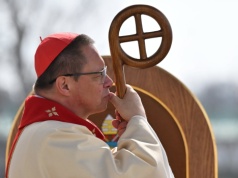 Kard Ryś: Bóg ma dla nas wielkie miłosierdzie, bo rodzi nas do żywej nadziei