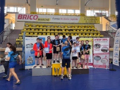 Pływackie święto w Świebodzicach. 60 medali Rekinów i trumf w drużynówce