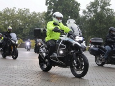 Miłośnicy dwóch i czterech kółek rozpoczynają sezon w Ostrowcu Świętokrzyskim