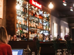 Kluby pełne ludzi, ale zysków mniej. Winne nowe nawyki młodych