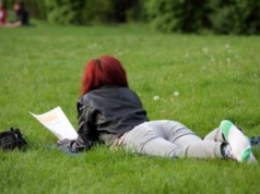 Te trzy nawyki świadczą o inteligencji. Ludzie mylą je z lenistwem