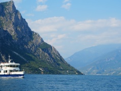 Wzrost cen nad popularnym jeziorem we Włoszech. Turyści niepocieszeni. "Droga pizza, drogie hotele, benzyna"