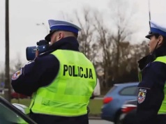 Początkowo kobieta nie wzbudziła wątpliwości. W aucie było dziecko