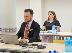 Radny pyta o publiczne pieniądze, dyrektor wylicza. Ile kosztował spór z byłym szefem chirurgii?