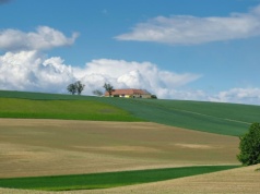 Córka barona sprzedała miliarderowi 3650 hektarów. Rodowe latyfindia poszły za 27 mln euro