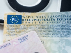 Tyle kosztuje przerejestrowanie auta, kwoty mogą się od siebie różnić. Zapominalscy zapłacą karę