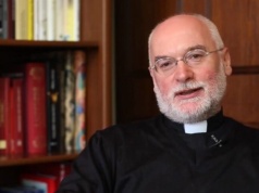 „Mniej ideologii, więcej teologii”. Ks. prof. Kowalczyk krytycznie o liście KEP