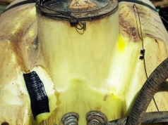 Pęknięty zbiornik w opryskiwaczu. Kleić, zgrzewać czy wymienić?