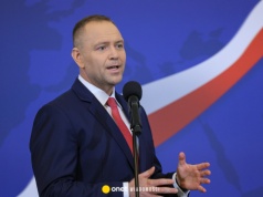 Człowiek prezydenta drwi z premiera. Tak go opisał. "Przypomina Gomułkę i Gierka"