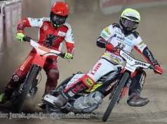 Żużel. Żółta kartka w Krośnie! Junior Ostrovii ostro potraktowany, motor za bandą!