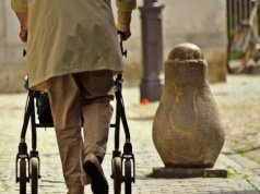 To włoskie miasto jest „królestwem stulatków”. Skąd bierze się ich długowieczność?