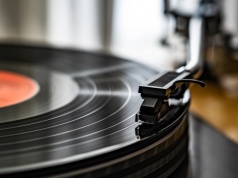 Polski rynek fonograficzny o krok od miliarda. Rekordowy wzrost i awans w światowej czołówce