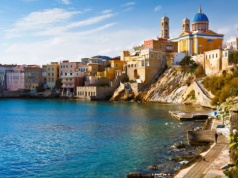 Wyspa w Grecji kusi darmowym pobytem. Stawia tylko jeden warunek