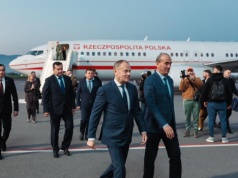 Donald Tusk na „wycieczce” do Tadżykistanu, Korei Południowej i Japonii. Po co tam leci?