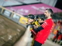 Żużel. Co zrobił Woffinden! Tak „powitał” koszmarną bandę (WIDEO)