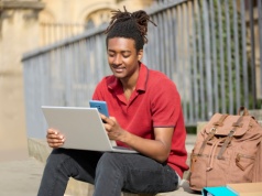 Aż 22 tys. studentów w potrzasku. Muszą oddać spore pieniądze