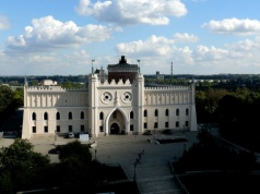 Ich dziecięce wysokości. Jaki los czekał dzieci zasiadające na tronie?