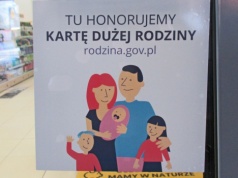 Nowe przywileje z Kartą Dużej Rodziny. Tym osobom ma przysługiwać bez względu na liczbę dzieci