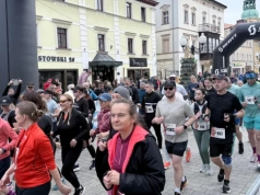 Bieg z widokiem na Karkonosze. Półmaraton Jeleniogórski za nami