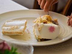 Przyjęcia komunijne w restauracjach - rezerwacje już na 2029. Rodzice chcą instagramowych komunii