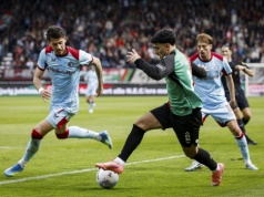 Robin van Persie chwali Jakuba Modera. Na to zwraca uwagę