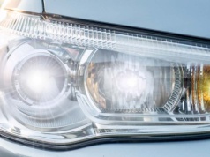 Mruganie długimi w Niemczech jest dozwolone tylko w tych dwóch przypadkach. Sprawdź, czy wiesz w jakich