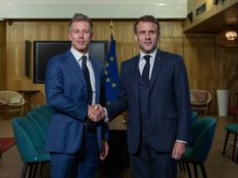 "Właśnie zadzwonili". Macron telefonował do rywala Orbana