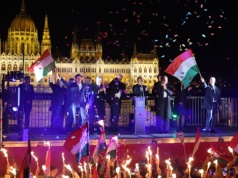 Tisza wygrywa wybory, OrbĂĄn uznaje swoją porażkę. Co wiemy o wyborach na Węgrzech