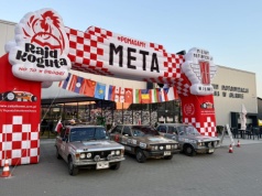 17 tysięcy kilometrów i powrót do korzeni. Kultowe polskie auta wróciły z Tajlandii do Polski