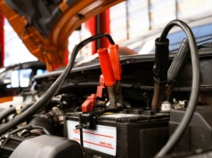 Jak odpalić samochód na kable. Poradnik krok po kroku