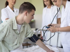 Uczelnie robią biznes, ministerstwo szykuje zmiany. Kształcenie pielęgniarek na cenzurowanym