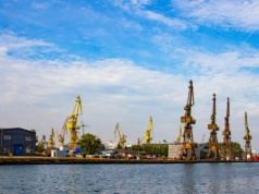 Pożar statku w gdańskim Nowym Porcie. W ładowni złom i odpady