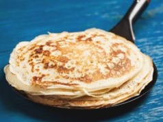 Naleśniki z 3 składników. Bez mąki i cukru, a miękkie, elastyczne i się nie rwą