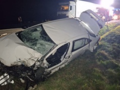 Czołowe zderzenie osobówki z TIRem w Jaksonku