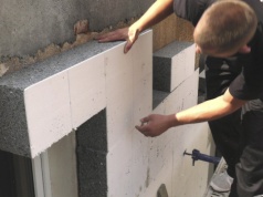 Eksperci swisspor radzą: Jak mądrze wybrać styropian do termomodernizacji domu?