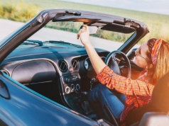 Deszcz pieniędzy w kwietniu. Trzy znaki zodiaku mają szansę na gruby portfel