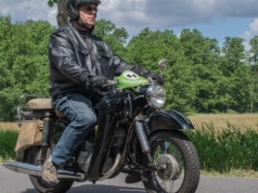 Nisko lecący bażant uderzył w motocyklistę. Poszkodowany pasażer poszedł do sądu