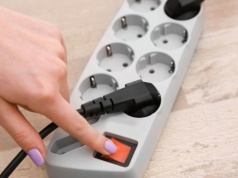 Na pewno nie odłączasz tego sprzętu na noc od prądu. Po cichu drenuje twój portfel