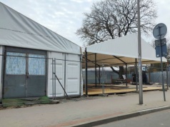 W Kołobrzegu powstaje co sezonowy nielegalny bazar