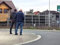 Wizyta wykonawcy na rondzie w Niedzieliskach. W tym tygodniu ruszy jego remont