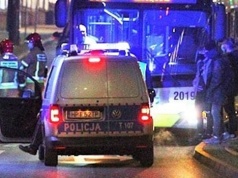 Rowerzysta zderzył się z autobusem. Z urazem głowy trafił do szpitala