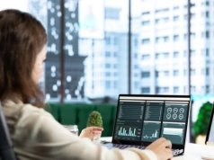 Koniec złudzeń o łatwej pracy w IT. Poprzeczka poszła w górę