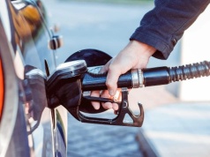 Mały otwór w pistolecie do tankowania. Do czego naprawdę służy?