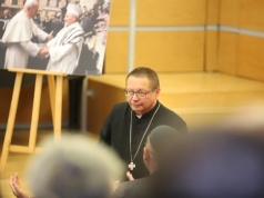 Kardynał Grzegorz Ryś w Synagodze Kupa w Krakowie. Tak jak 40 lat temu papież Jan Paweł II w Wielkiej Synagodze w Rzymie